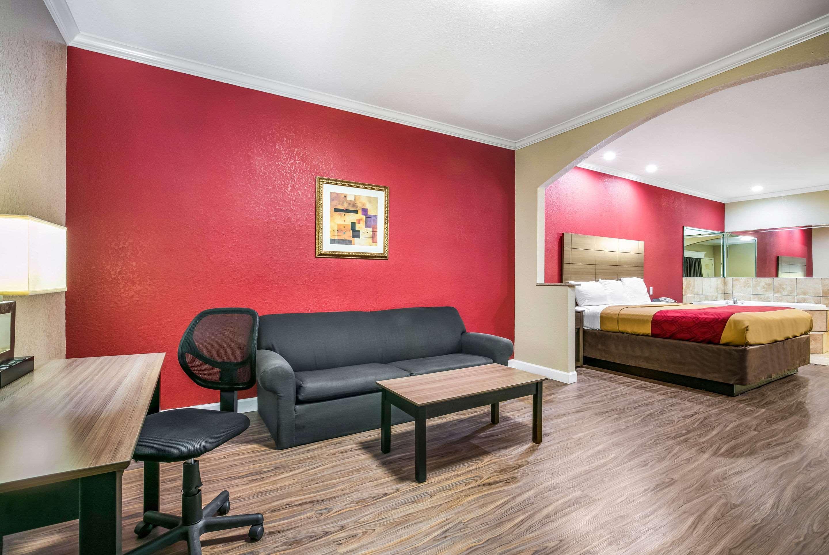 Econo Lodge Inn & Suites Горн-Лейк Екстер'єр фото