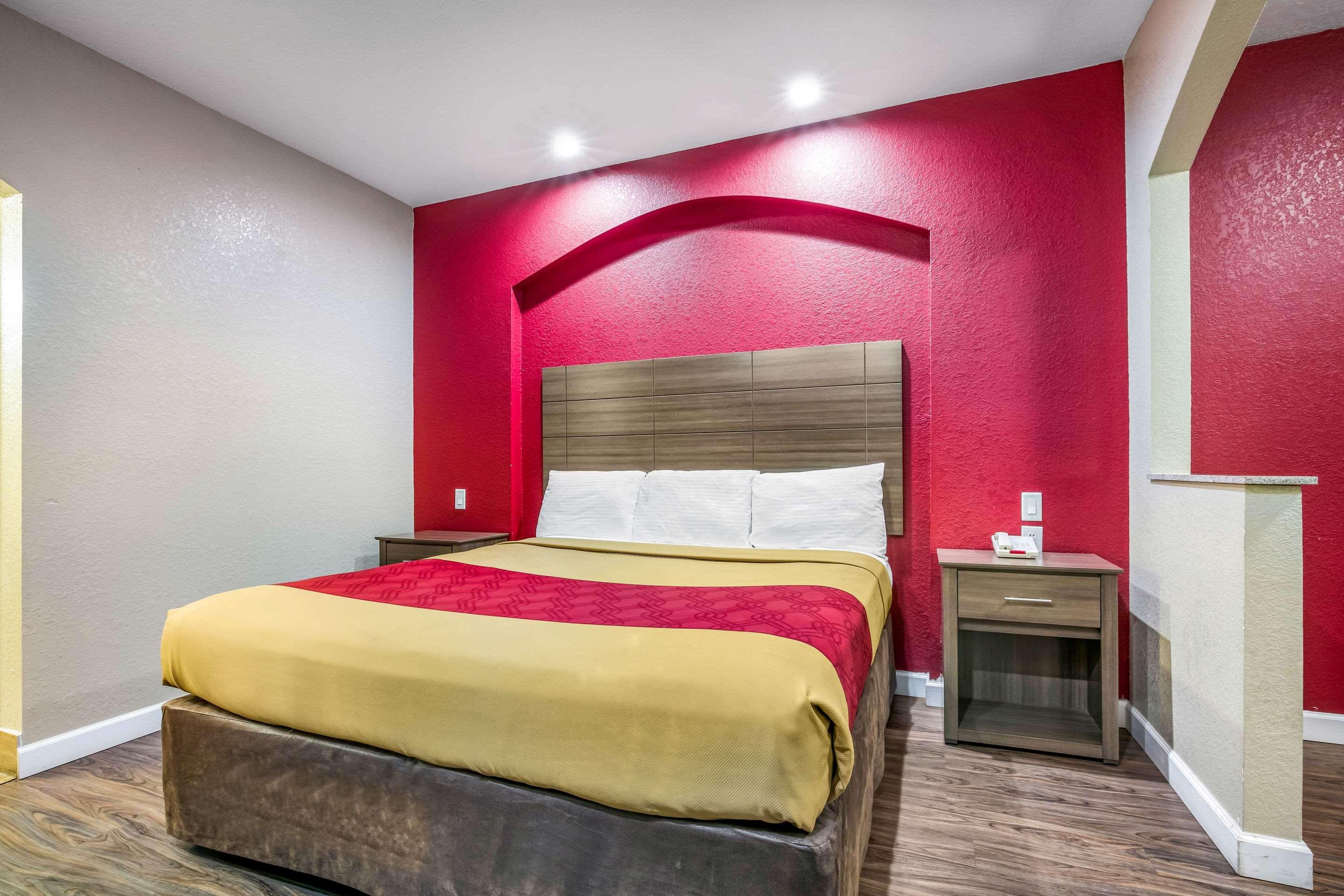 Econo Lodge Inn & Suites Горн-Лейк Екстер'єр фото