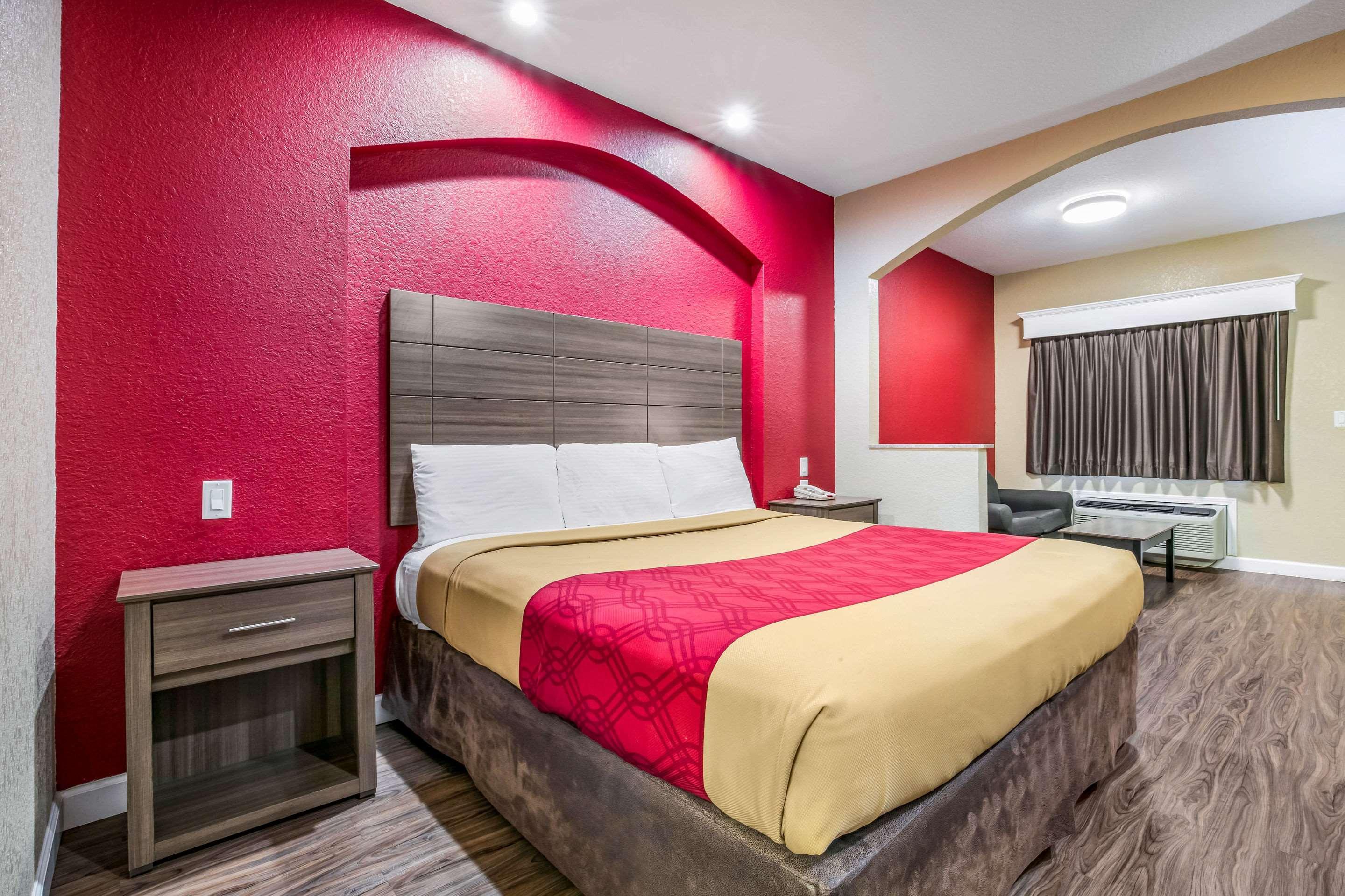 Econo Lodge Inn & Suites Горн-Лейк Екстер'єр фото