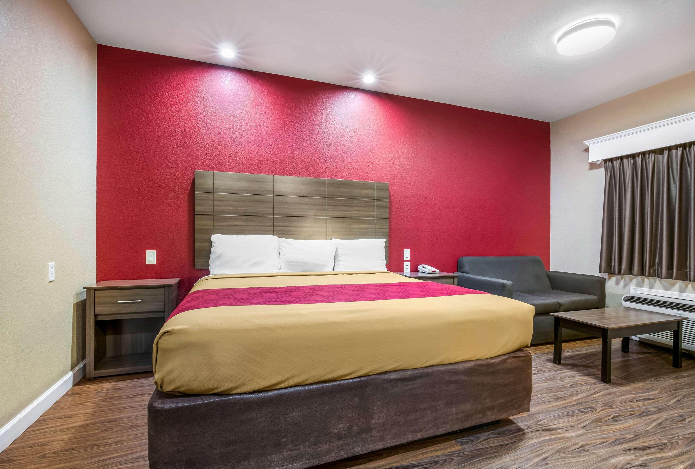 Econo Lodge Inn & Suites Горн-Лейк Екстер'єр фото