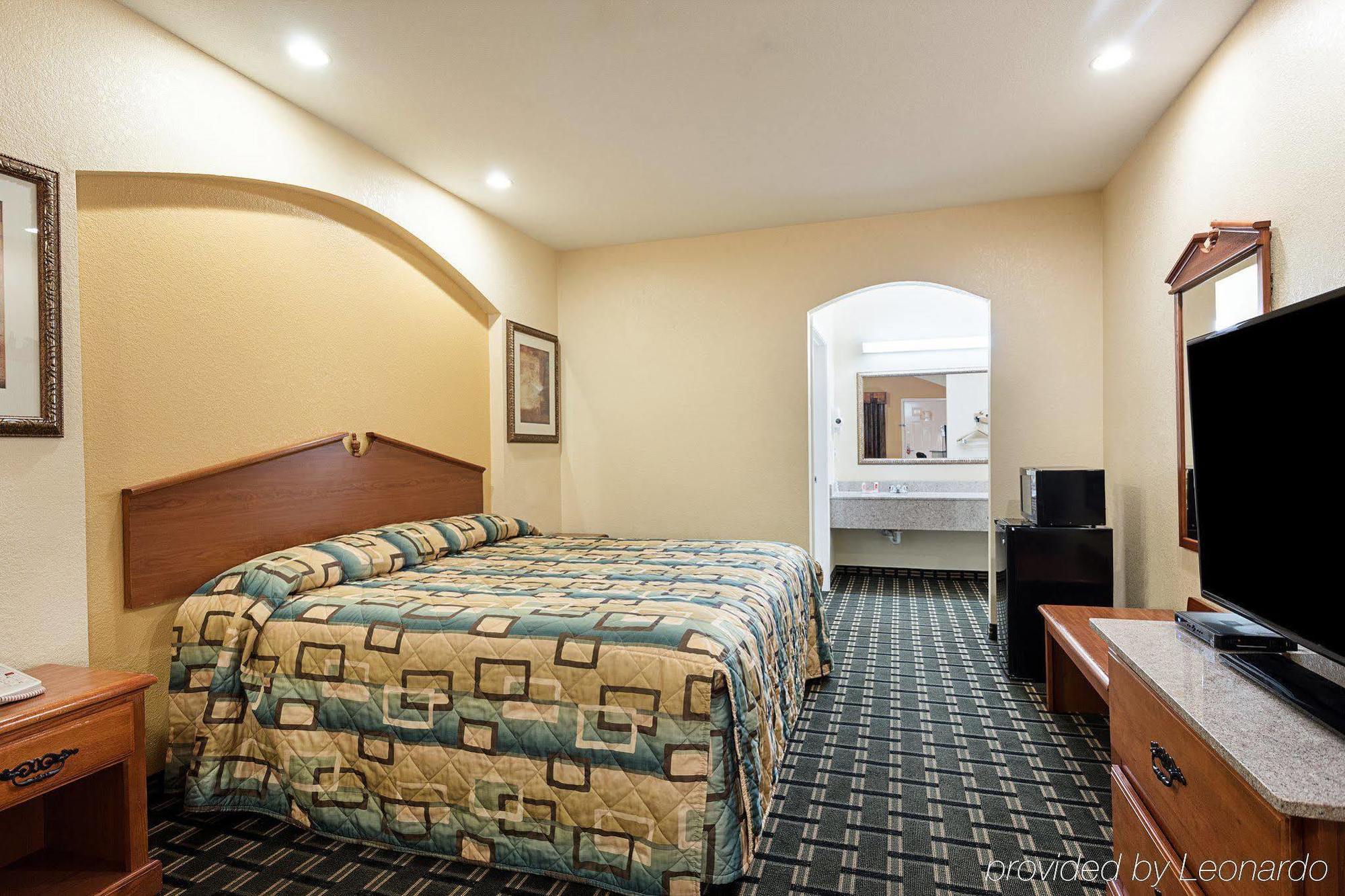 Econo Lodge Inn & Suites Горн-Лейк Екстер'єр фото