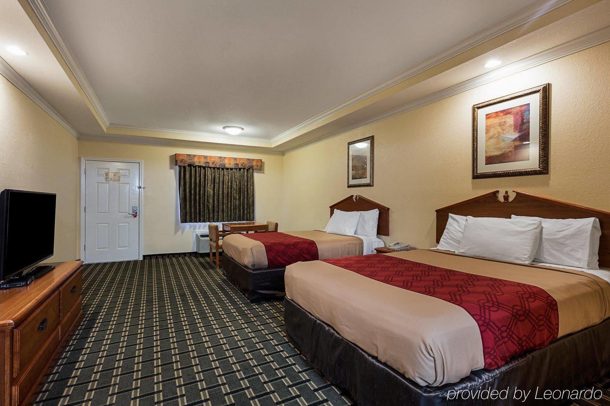 Econo Lodge Inn & Suites Горн-Лейк Екстер'єр фото